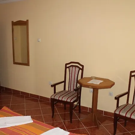 Kuca Veljovica מוטל *